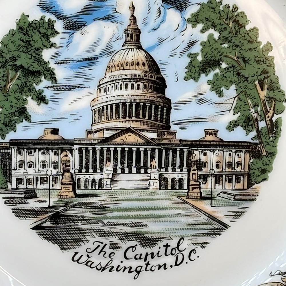 Vintage Souvenir Plate Featuring The Capitol Washington D.C. - Picture 2 of 11